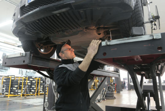 Keep Your Car Running Smoothly with These Essential Repair Tips Car